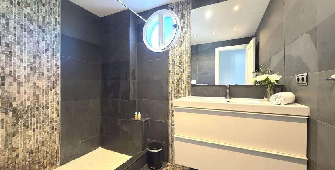 Sale of penthouse in Puerto Banús 33