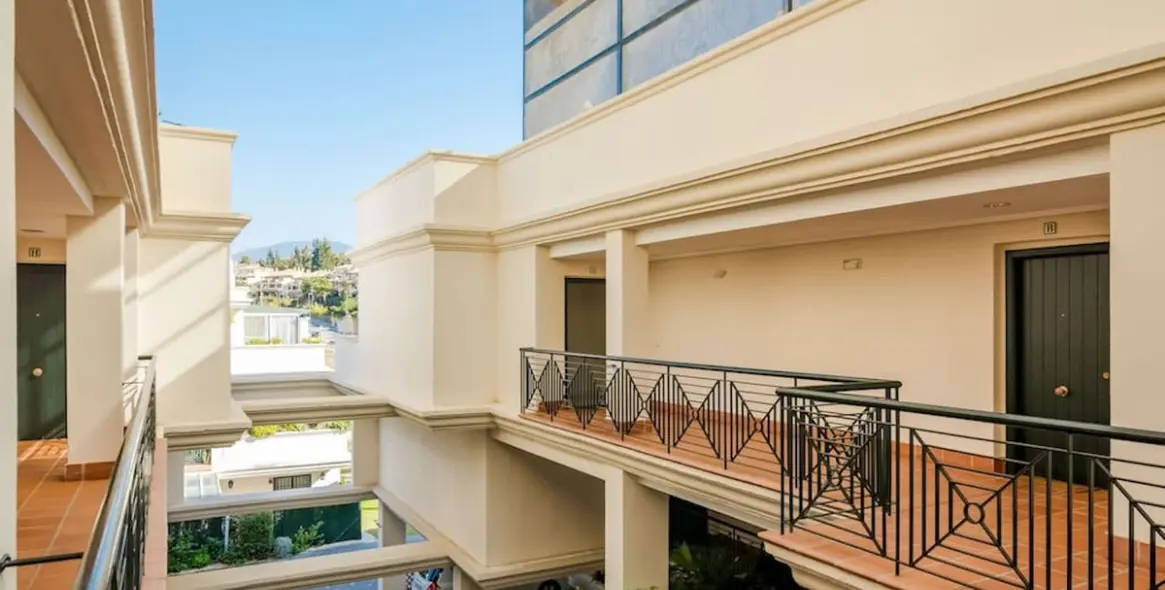 Sale of penthouse in Puerto Banús 45