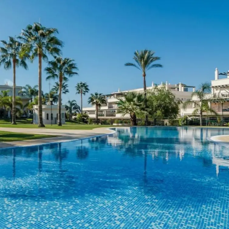 Sale of penthouse in Nueva Andalucía