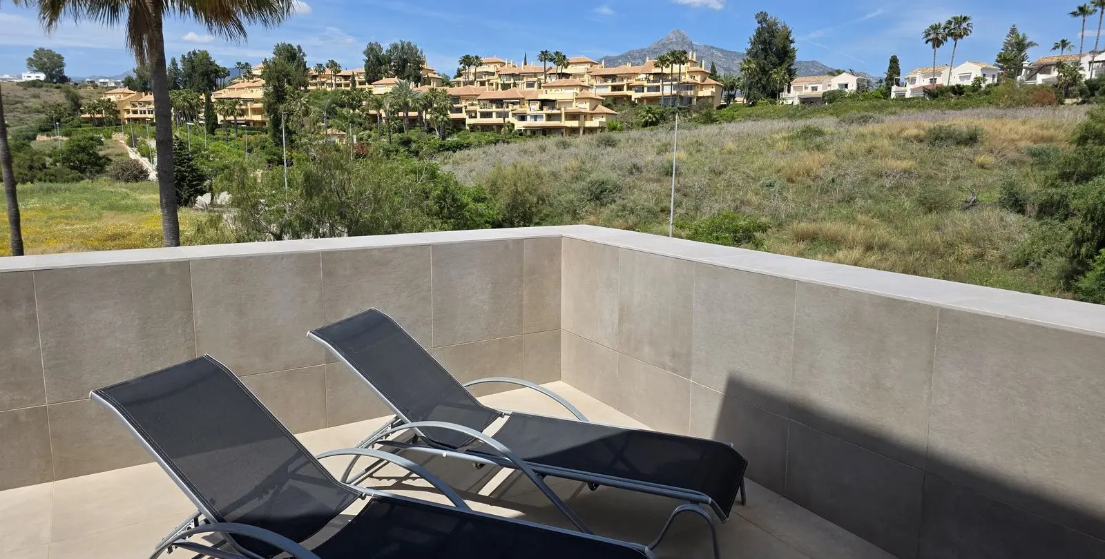 Sale of penthouse in Nueva Andalucía 12