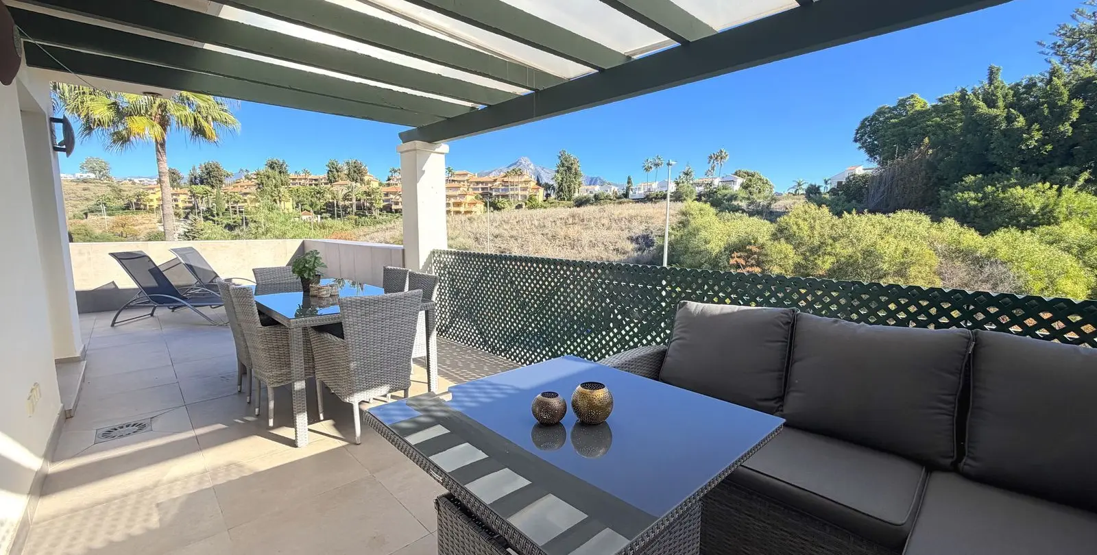 Sale of penthouse in Nueva Andalucía 13