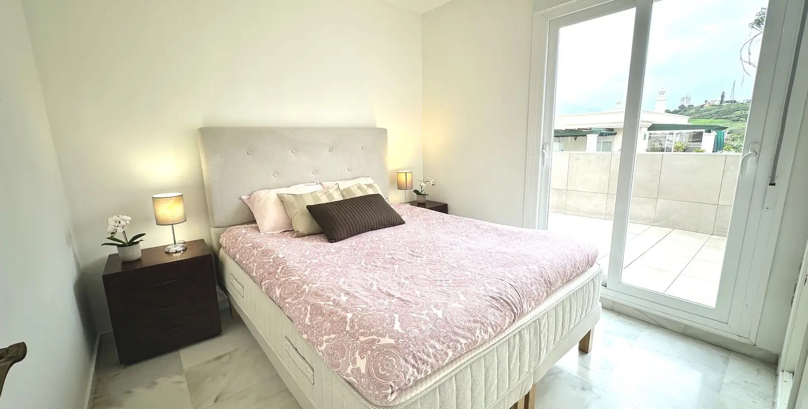 Sale of penthouse in Nueva Andalucía 32