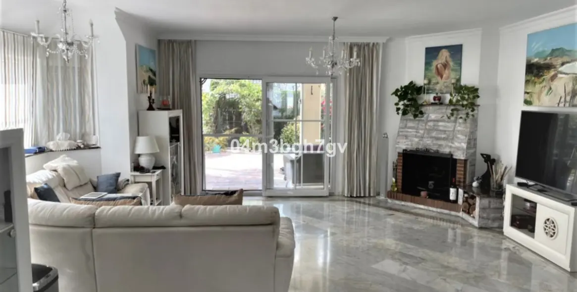 Sale of detached villa in Atalaya 3