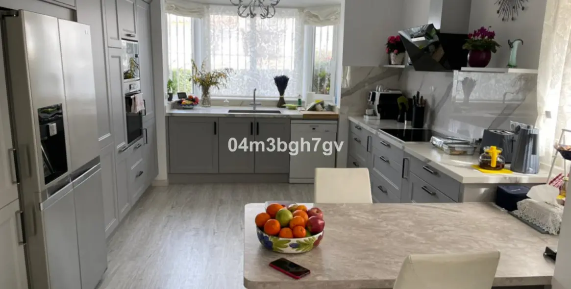 Sale of detached villa in Atalaya 5