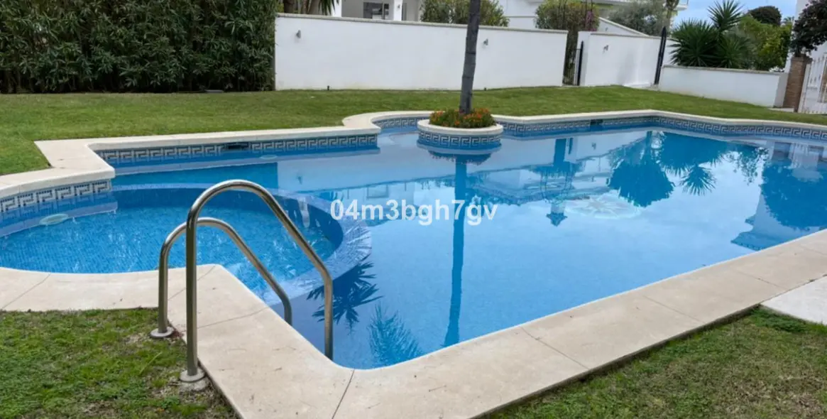 Sale of detached villa in Atalaya 15