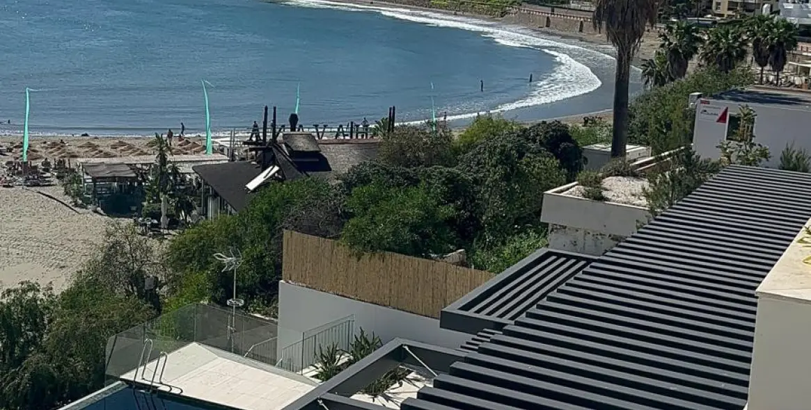 Short-term rent of middle floor apartment in Estepona 1