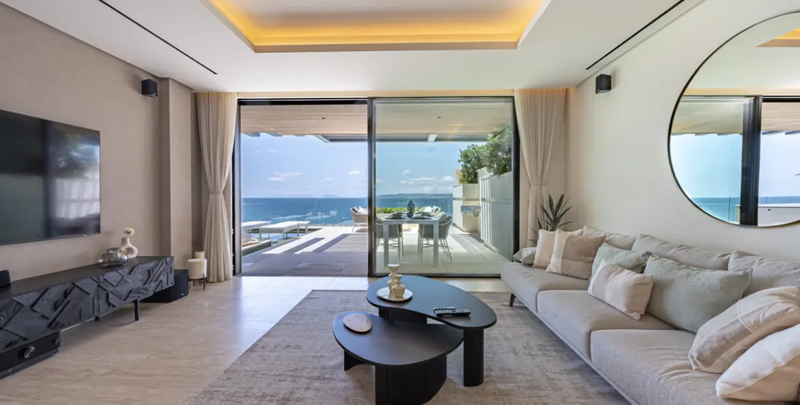 Short-term rent of middle floor apartment in Estepona 2