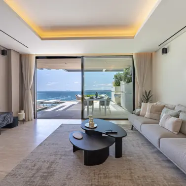 Short-term rent of middle floor apartment in Estepona