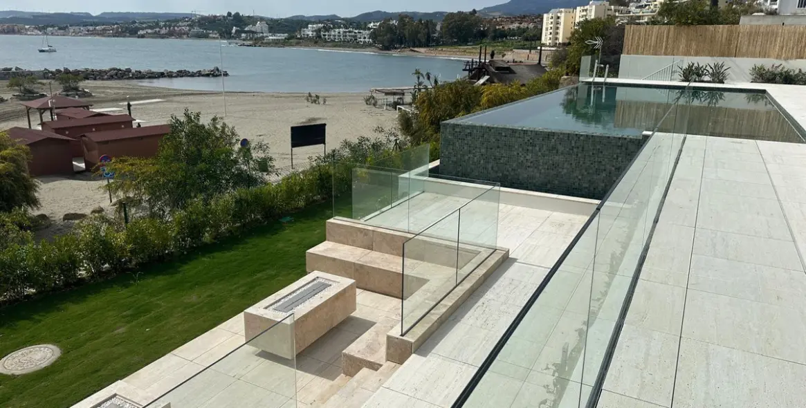 Short-term rent of middle floor apartment in Estepona 4