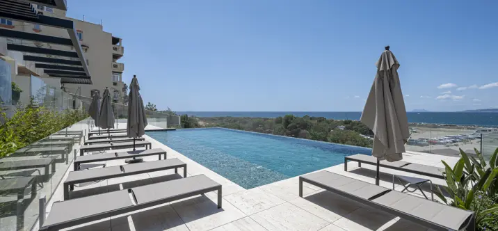 Short-term rent of middle floor apartment in Estepona 4