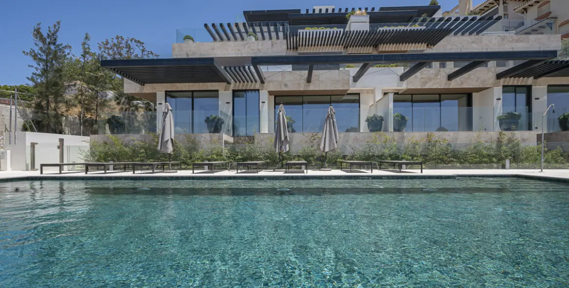 Short-term rent of middle floor apartment in Estepona 6