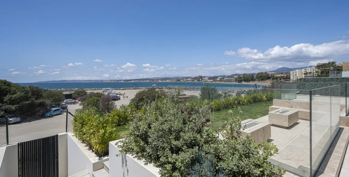 Short-term rent of middle floor apartment in Estepona 8