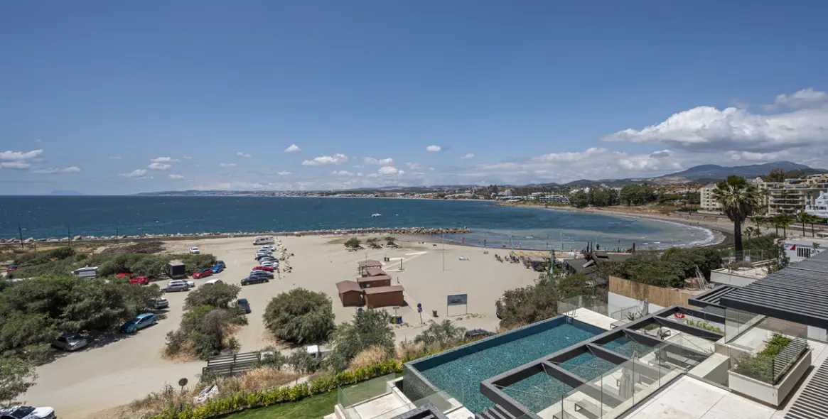 Short-term rent of middle floor apartment in Estepona 11