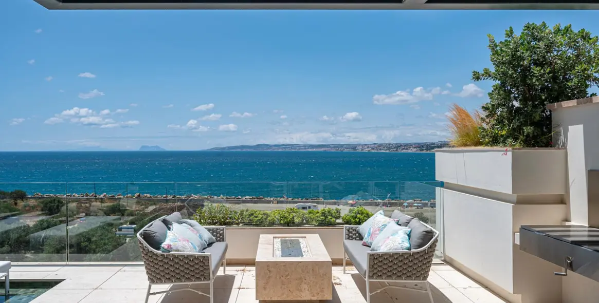 Short-term rent of middle floor apartment in Estepona 13