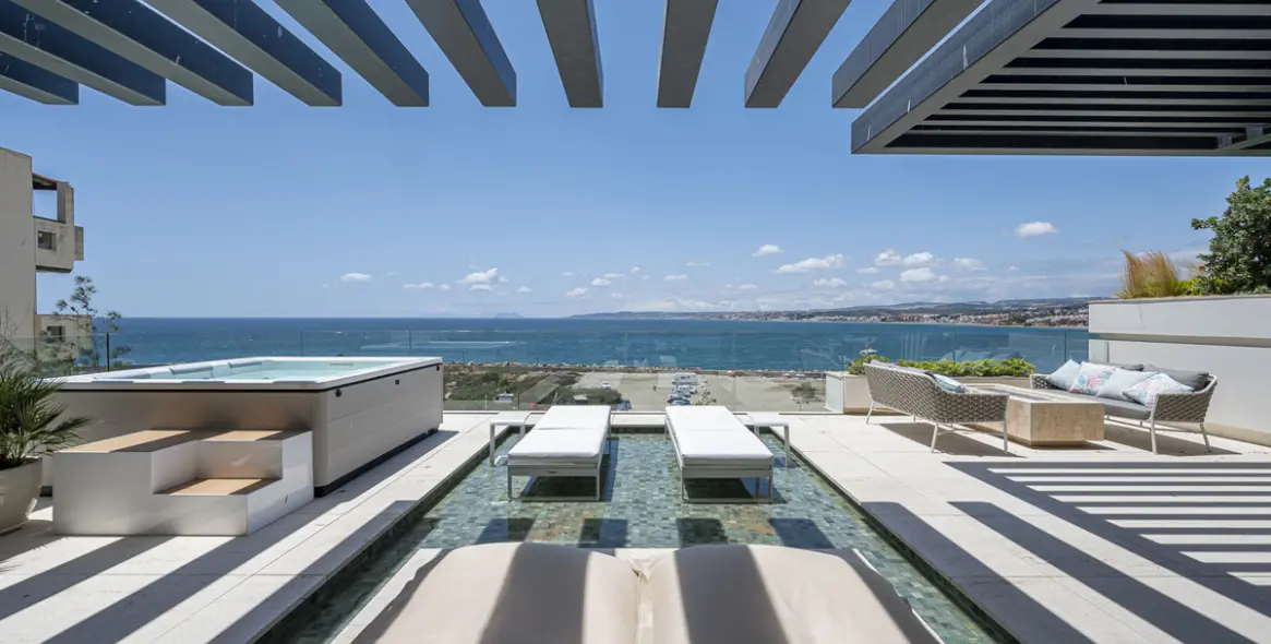 Short-term rent of middle floor apartment in Estepona 17