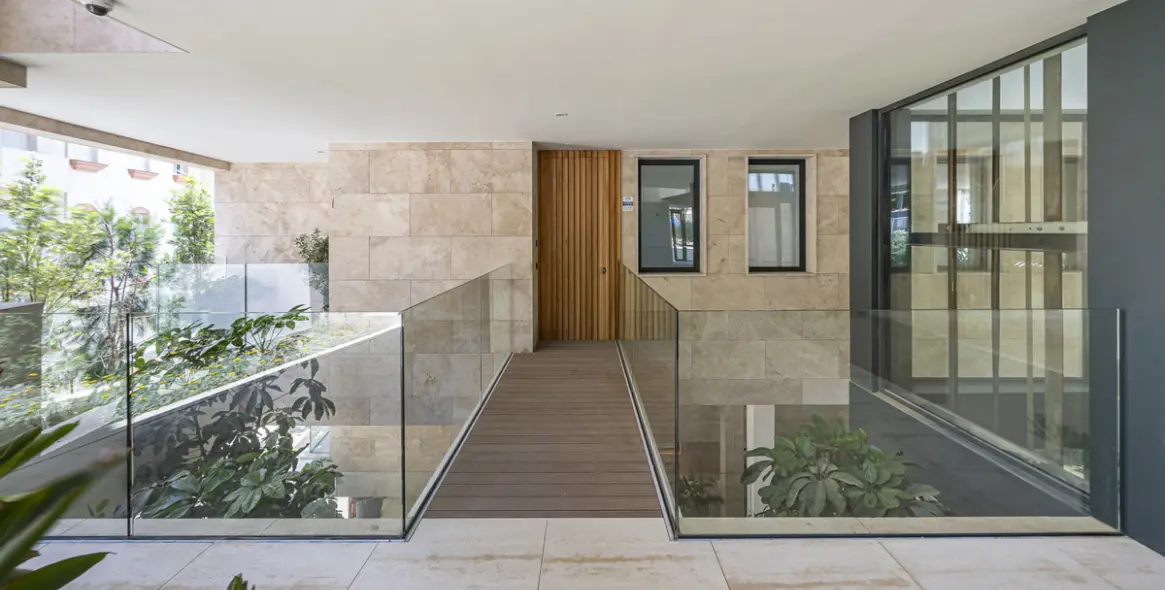 Краткосрочная аренда апартаментов на среднем этаже в Estepona 46