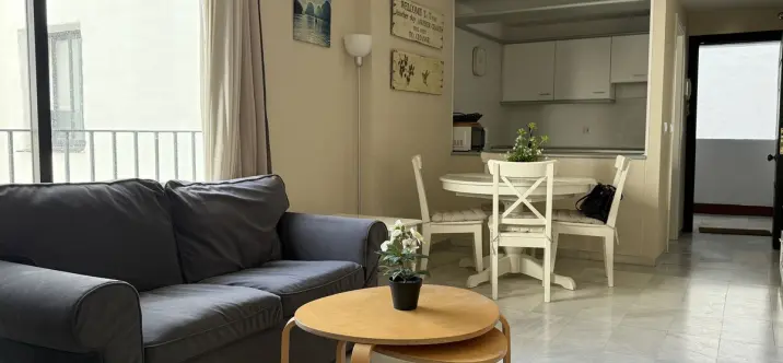 Venta de apartamento en planta media en Puerto Banús 2