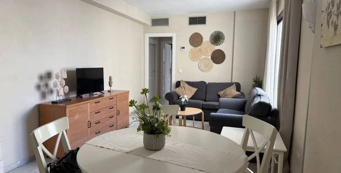 Sale of middle floor apartment in Puerto Banús 5