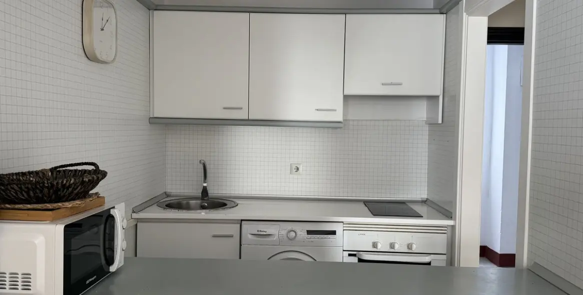 Sale of middle floor apartment in Puerto Banús 13