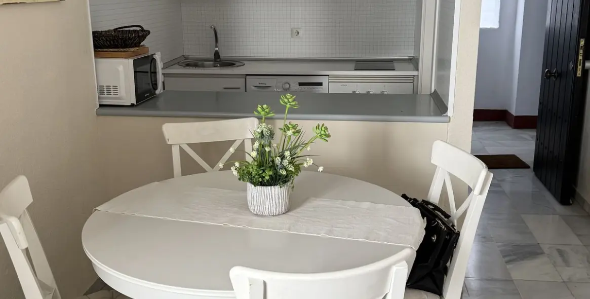 Sale of middle floor apartment in Puerto Banús 18