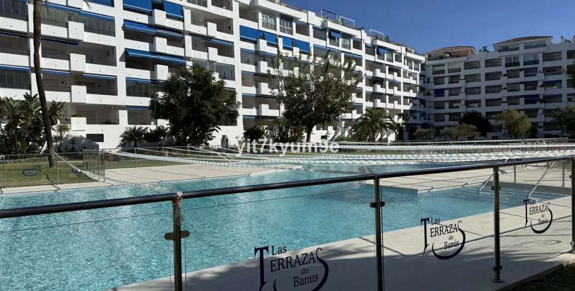 Sale of middle floor apartment in Puerto Banús 1