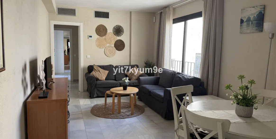 Sale of middle floor apartment in Puerto Banús 8