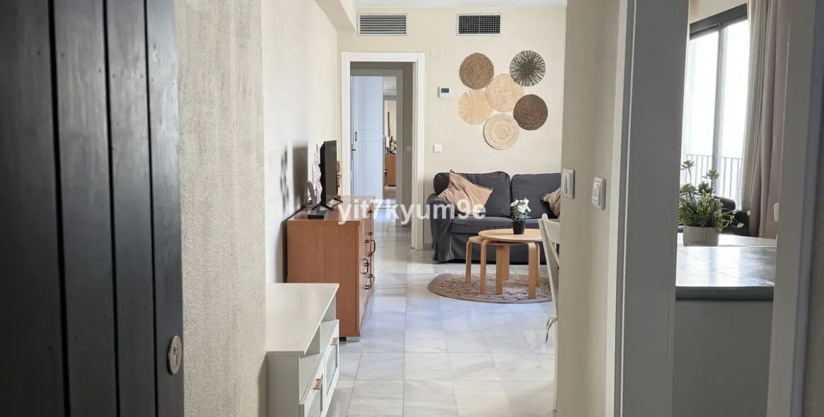Sale of middle floor apartment in Puerto Banús 9