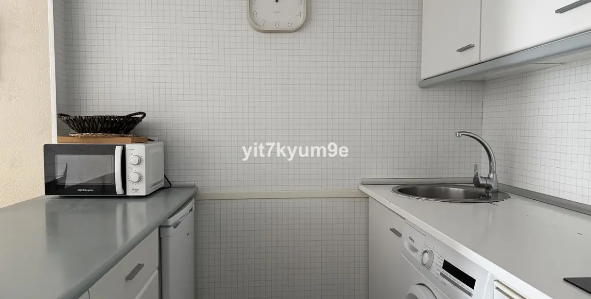 Sale of middle floor apartment in Puerto Banús 10