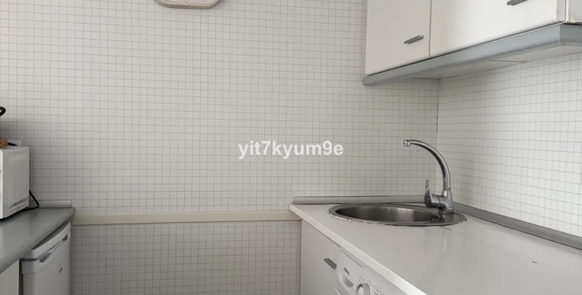 Sale of middle floor apartment in Puerto Banús 11