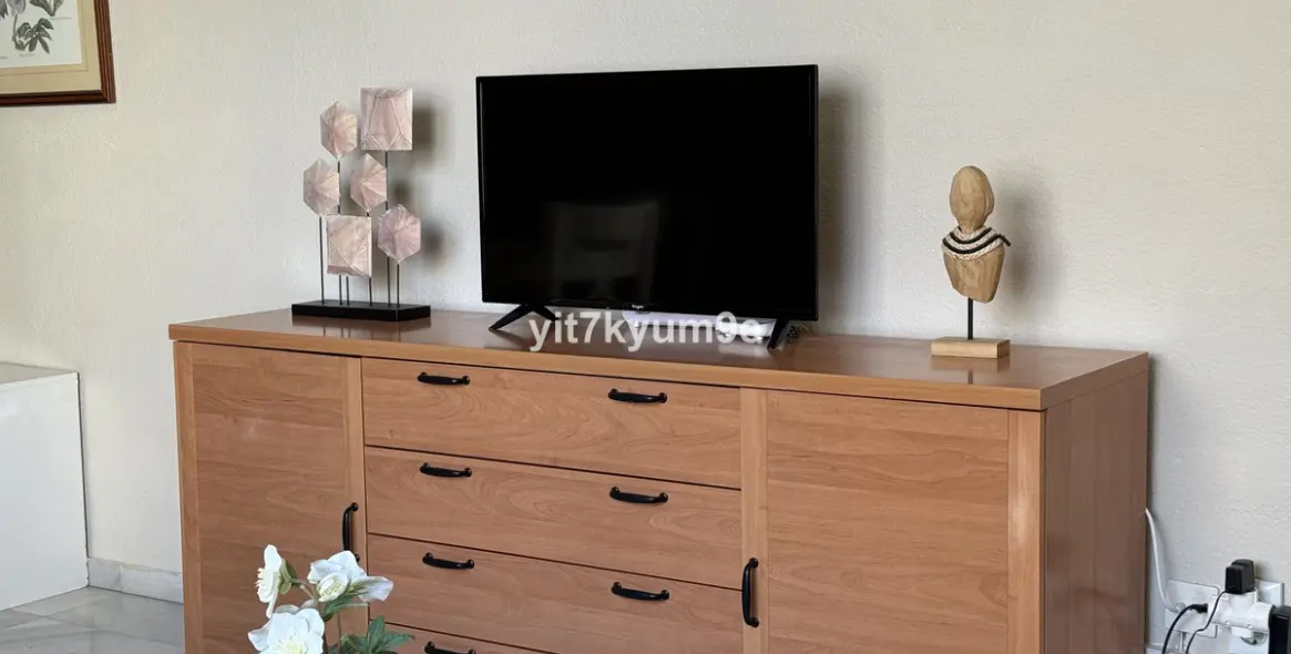 Sale of middle floor apartment in Puerto Banús 23