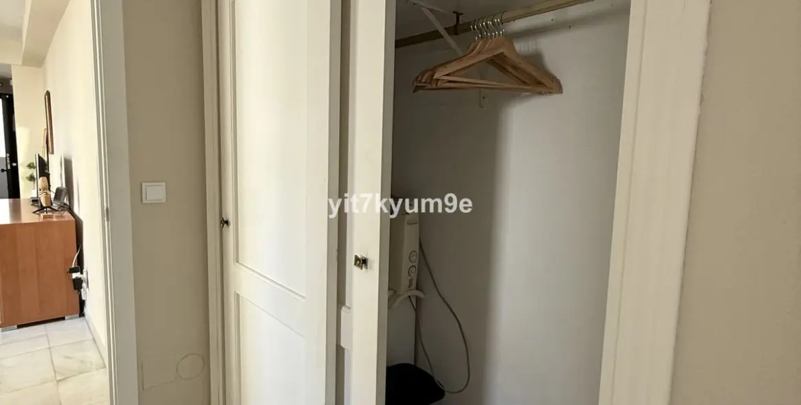 Sale of middle floor apartment in Puerto Banús 29