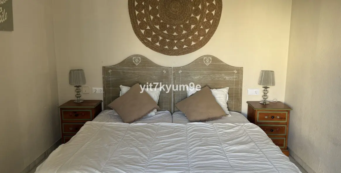 Sale of middle floor apartment in Puerto Banús 31