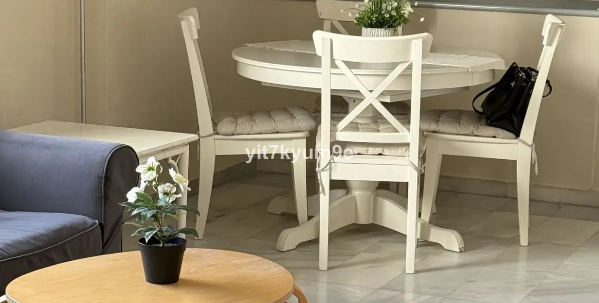 Sale of middle floor apartment in Puerto Banús 37