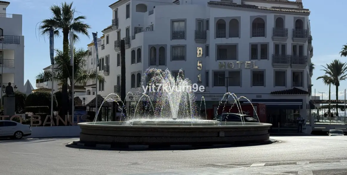 Sale of middle floor apartment in Puerto Banús 49