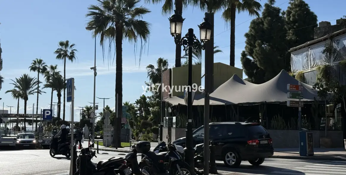 Sale of middle floor apartment in Puerto Banús 50