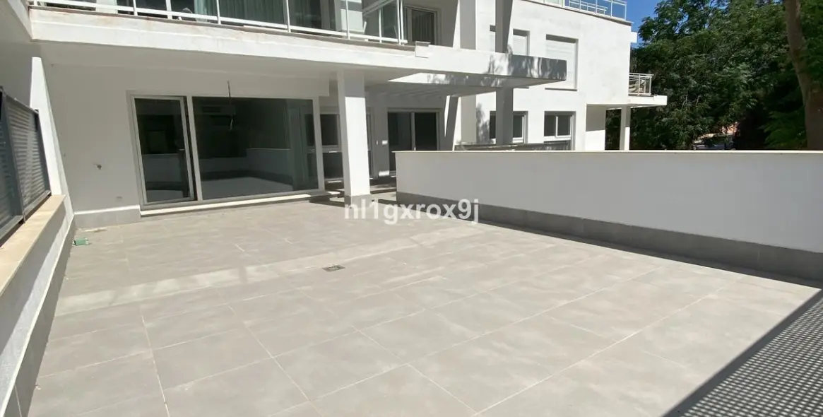 Sale of ground floor apartment in Benahavís 1