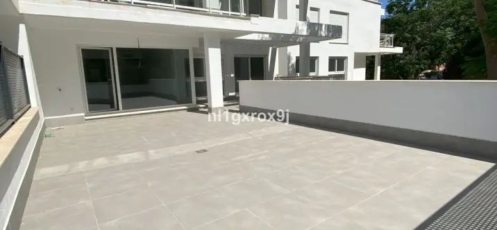 Sale of ground floor apartment in Benahavís 0