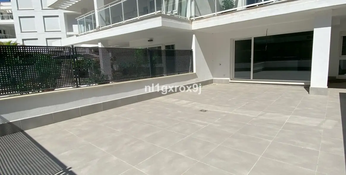 Sale of ground floor apartment in Benahavís 2