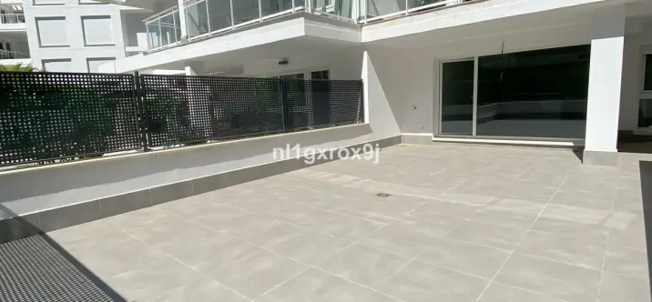 Sale of ground floor apartment in Benahavís 1