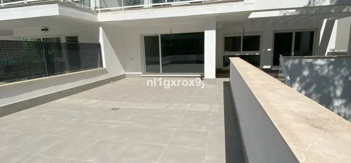 Sale of ground floor apartment in Benahavís 2