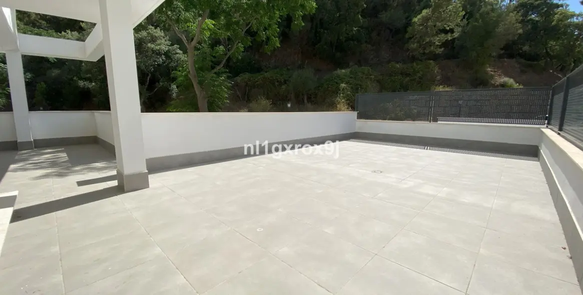 Sale of ground floor apartment in Benahavís 4