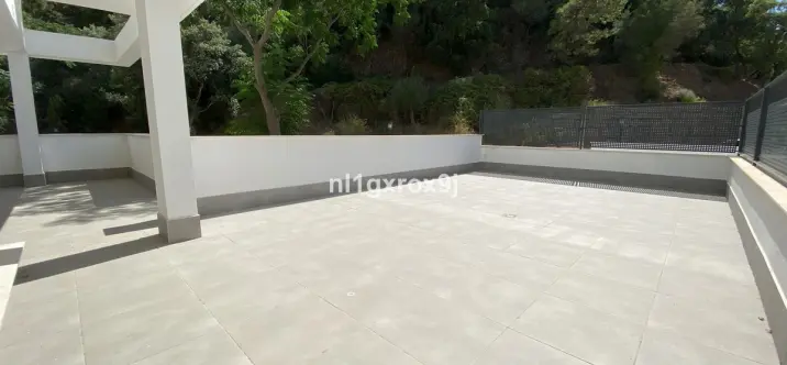 Sale of ground floor apartment in Benahavís 3