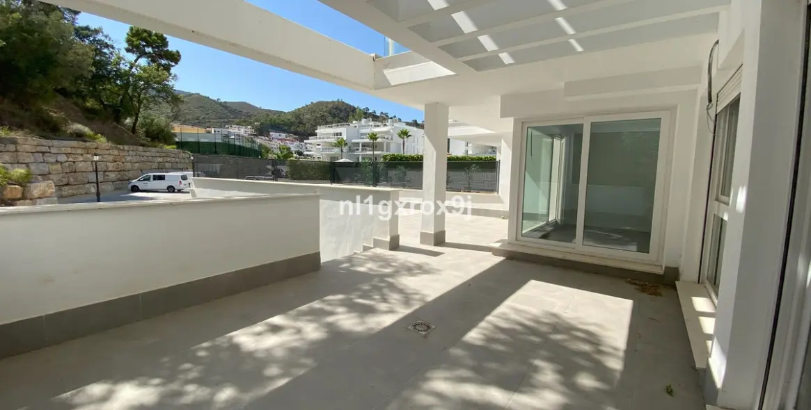 Sale of ground floor apartment in Benahavís 5