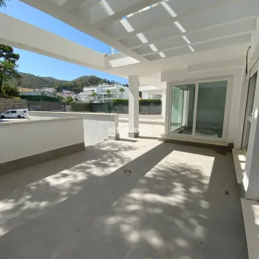 Sale of ground floor apartment in Benahavís