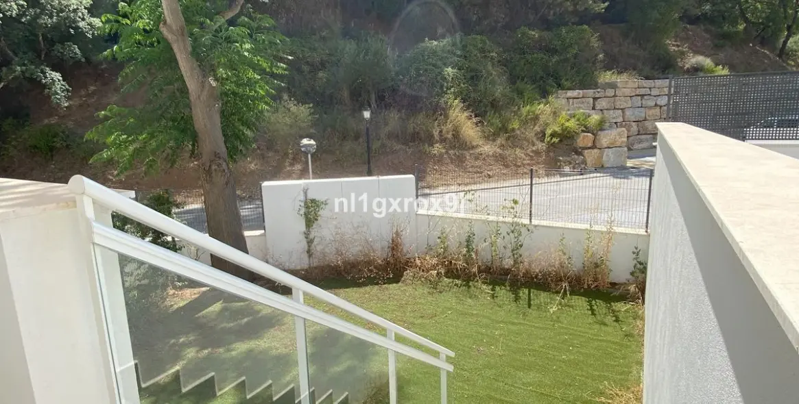 Sale of ground floor apartment in Benahavís 8