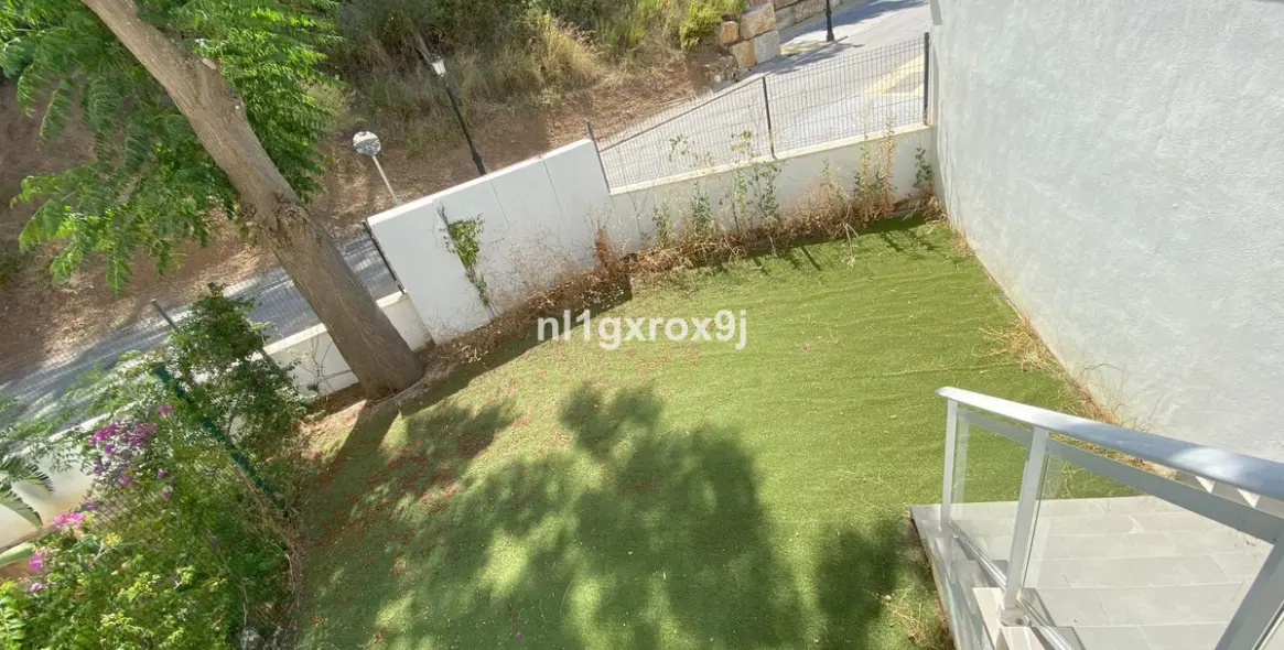 Sale of ground floor apartment in Benahavís 9