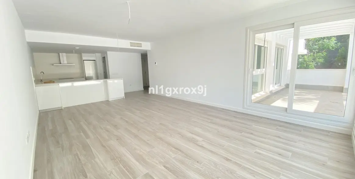 Sale of ground floor apartment in Benahavís 12