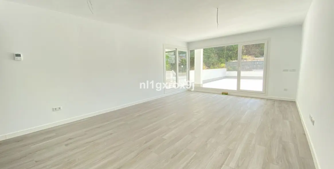 Sale of ground floor apartment in Benahavís 13