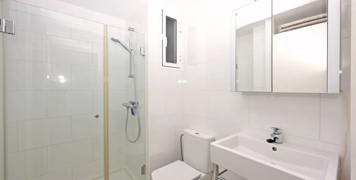 Sale of middle floor apartment in Marbella 19