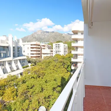 Sale of middle floor apartment in Marbella